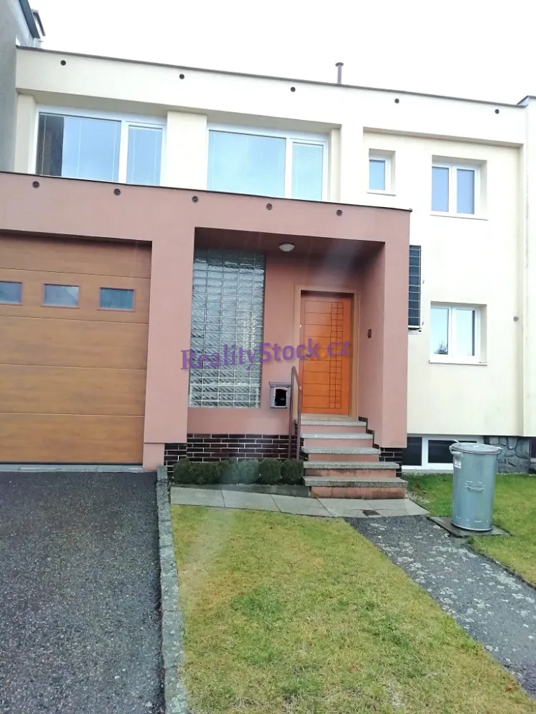 Prodej rodinného domu 280 m², pozemek 365 m²